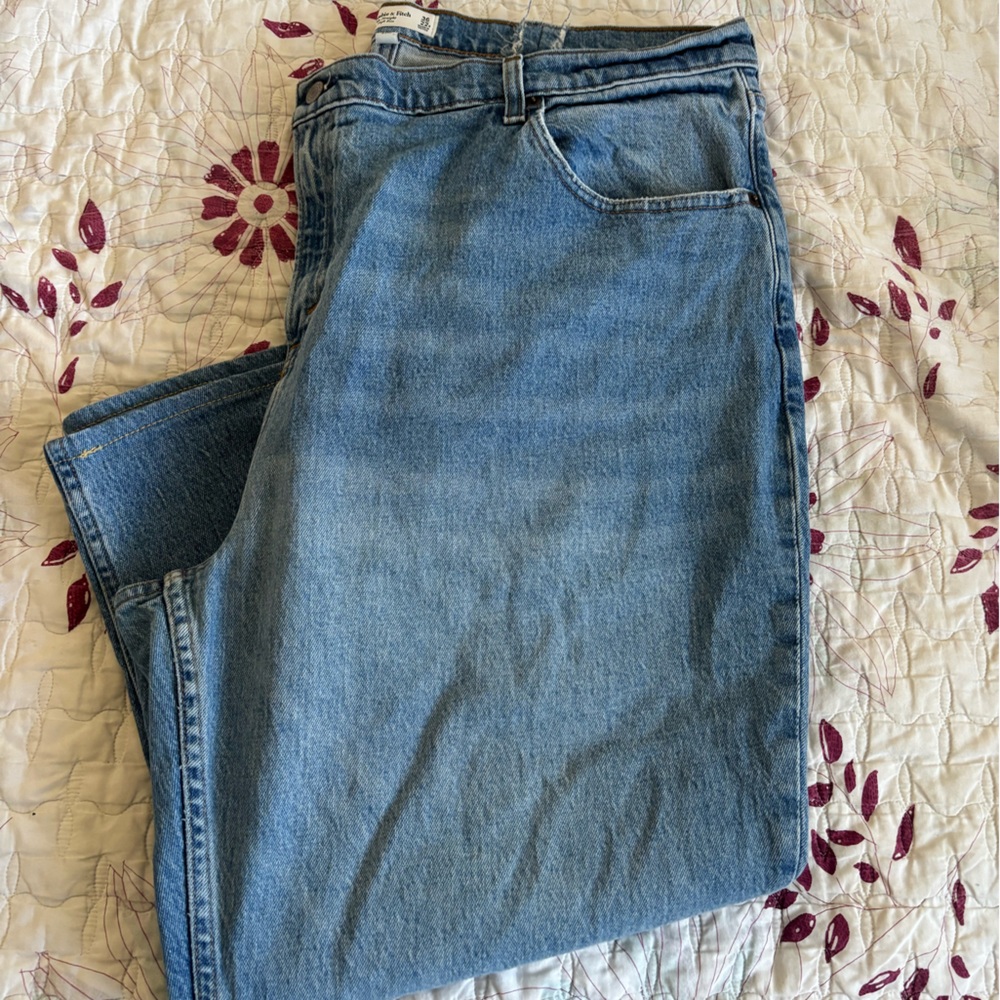 women’s abercrombie jeans !